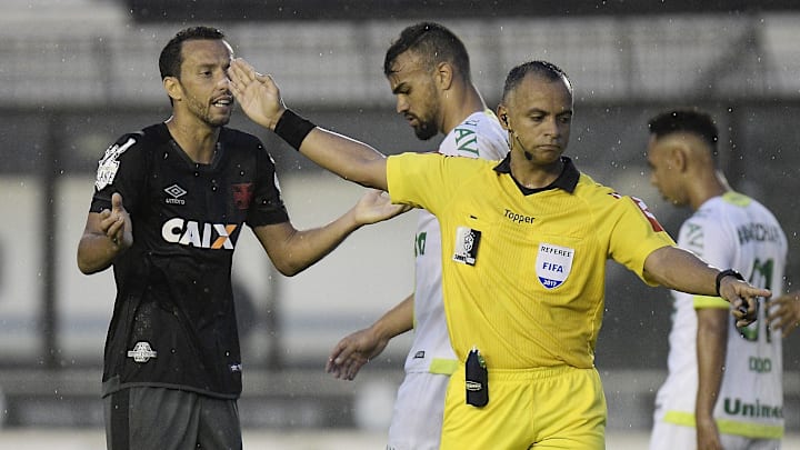 Vasco e Chapecoense estiveram na Série A recentemente