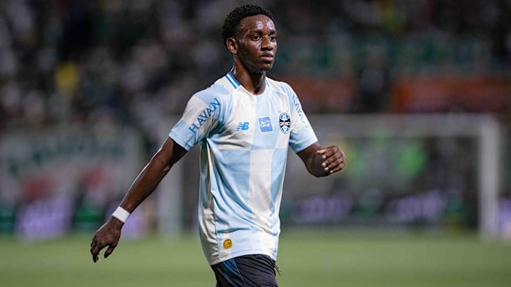 Gabriel Mec deve ganhar sequência no meio-campo