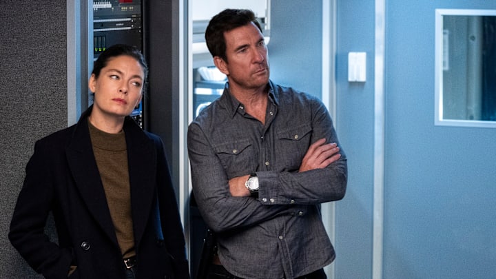 “False Flag” – The team is thrown for a loop when they discover that the abductor of a disgraced state police detective is connected to someone from a recent case, on the CBS Original series FBI: MOST WANTED, Tuesday, Jan. 10 (10:00-11:00 PM, ET/PT) on the CBS Television Network, and available to stream live and on demand on Paramount+. Pictured (L-R): Alexa Davalos as Special Agent Kristin Gaines and Dylan McDermott as Supervisory Special Agent Remy Scott. Photo: Mark Schäfer/CBS ©2022 CBS