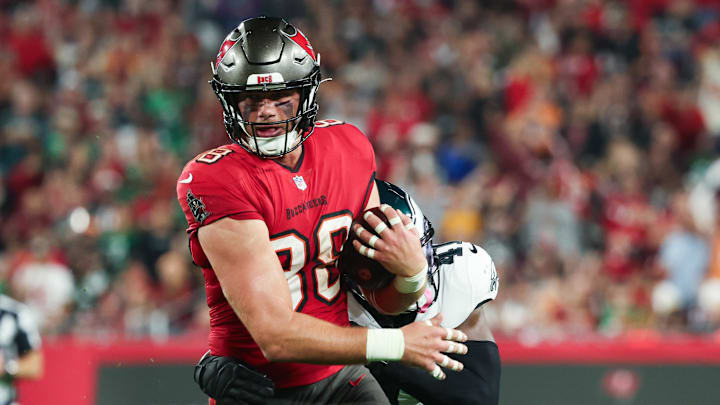 Jan 15, 2024; Tampa, Florida, USA; Tampa Bay Buccaneers tight end Cade Otton (88) breaks a tackle by Philadelphia Eagles linebacker Nicholas Morrow (41) during the first half of a 2024 NFC wild card game at Raymond James Stadium. Mandatory Credit: Kim Klement Neitzel-Imagn Images
