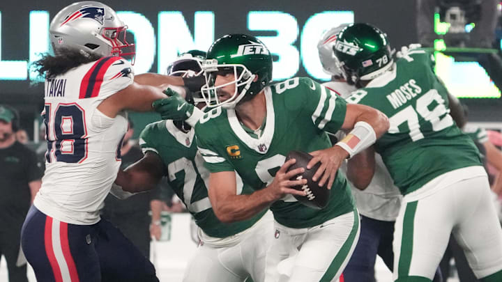 Aaron Rodgers relied on solid pass protection in the Jets’ Week 2 win over the Patriots.