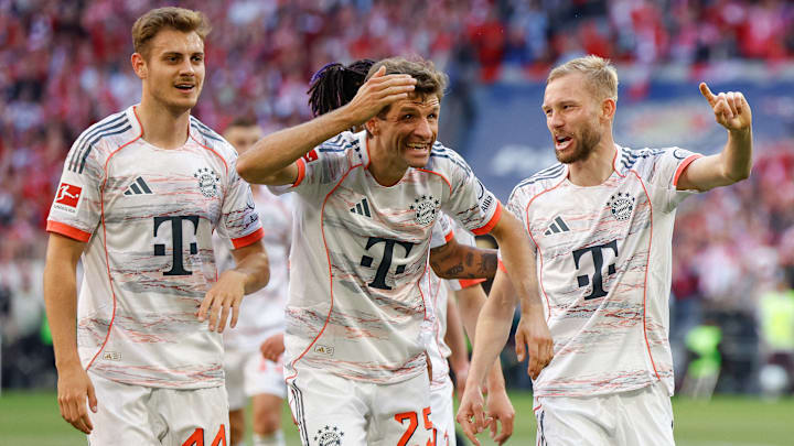 Thomas Müller, Josip Stanisic und Konrad Laimer im Bayern-Trikot. WIe oft dürfen sie gegen Auckland City FC jubeln?