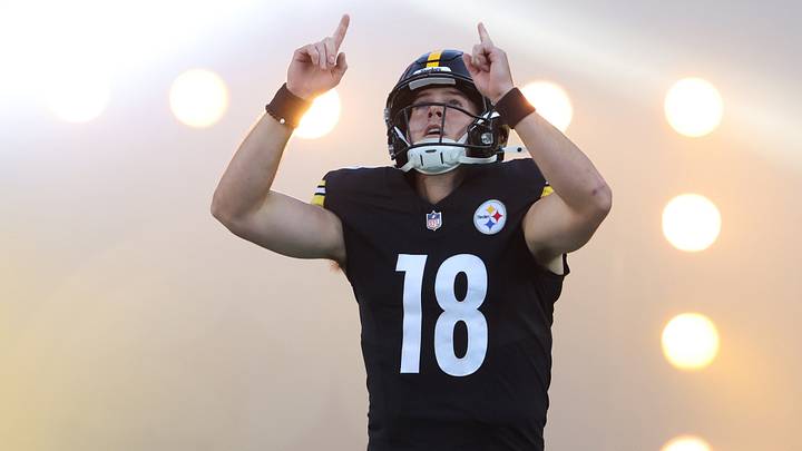 Aug 21, 2026; Pittsburgh, Pennsylvania, USA;  Pittsburgh Steelers quarterback Will Howard (18) takes the field to play the New York Jets at Acrisure Stadium.  Mandatory Credit: Charles LeClaire-Imagn Images