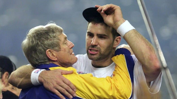 Rams quarterback Kurt Warner hugs head coach  Dick Vermeil following their Super Bowl victory.

Xxx F07 V2 Vermeil 26 Coaches S Fbn Usa Ga