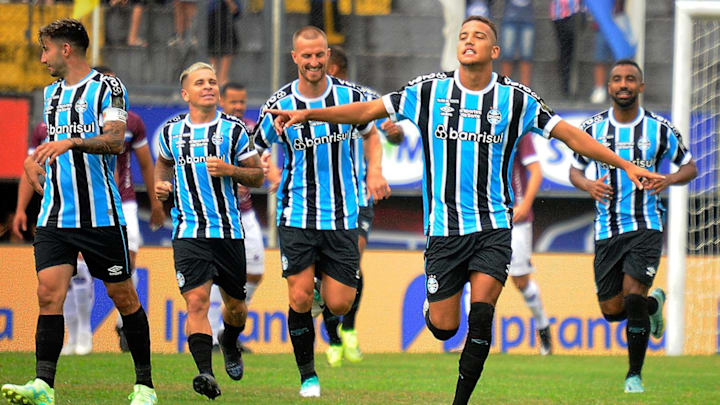 Grêmio lidera o Campeonato Gaúcho com 12 pontos