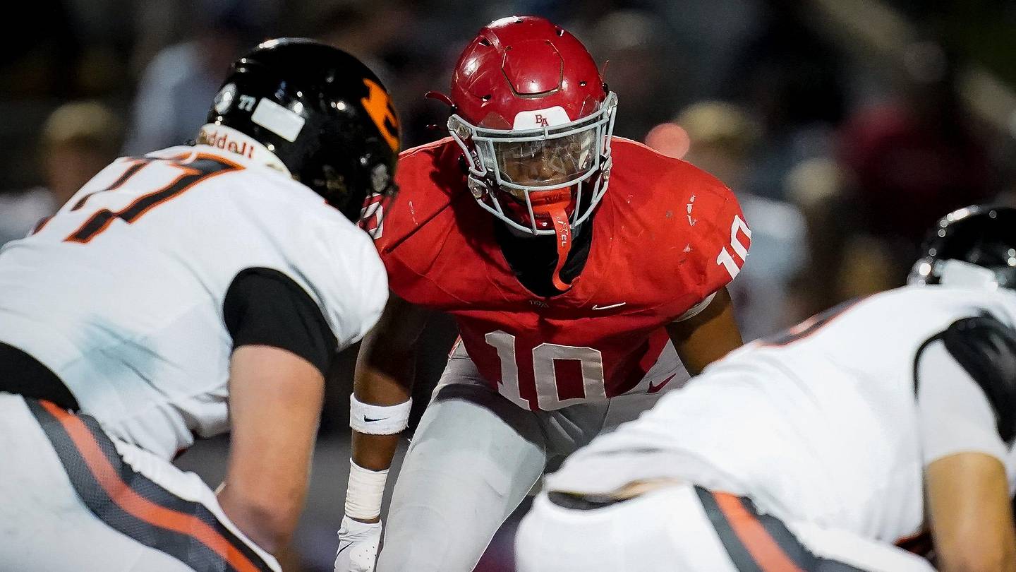 Priority Tennessee Football Target Set to Announce His Commitment Today