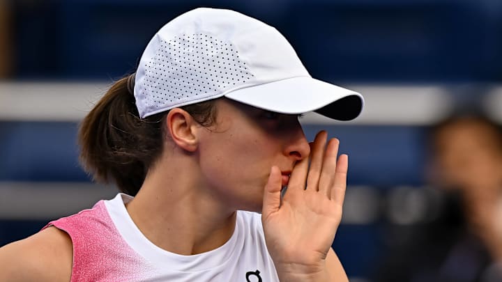 Iga Swiatek discussed how she handles rain delays during matches.