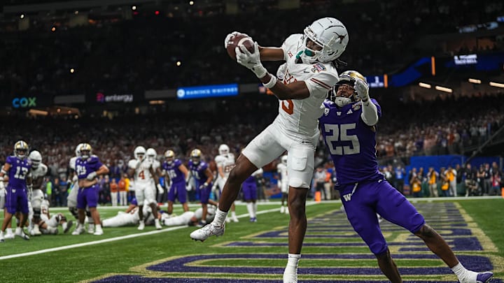 Texas Longhorns wide receiver Adonai Mitchell (5) makes a touchdown catch over Washington cornerback