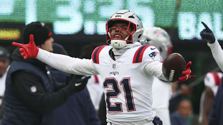 Patriots safety Jaylinn Hawkins