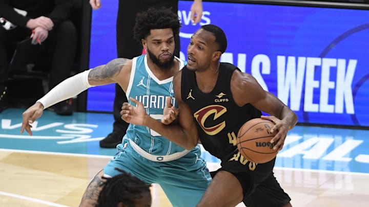 Jan 21, 2026; Charlotte, North Carolina, USA; Cleveland Cavaliers forward center Evan Mobley (4) drives past Charlotte Hornets forward Miles Bridges (0) during the first half at the Spectrum Center. Mandatory Credit: Sam Sharpe-Imagn Images Jan 21, 2026; Charlotte, North Carolina, USA; Cleveland Cavaliers forward center Evan Mobley (4) drives past Charlotte Hornets forward Miles Bridges (0) during the first half at the Spectrum Center. Mandatory Credit: Sam Sharpe-Imagn Images