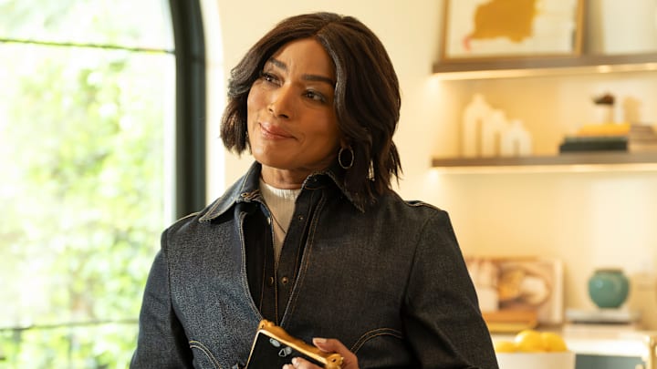 911 - Angela Bassett