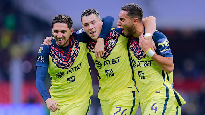 Jugadores del América celebran un gol. Jugadores del América celebran un gol.