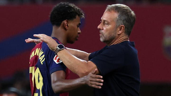 Hansi Flick no quiere que una de sus estrellas en el FC Barcelona, Lamine Yamal, se confíe debido a su enorme talento
