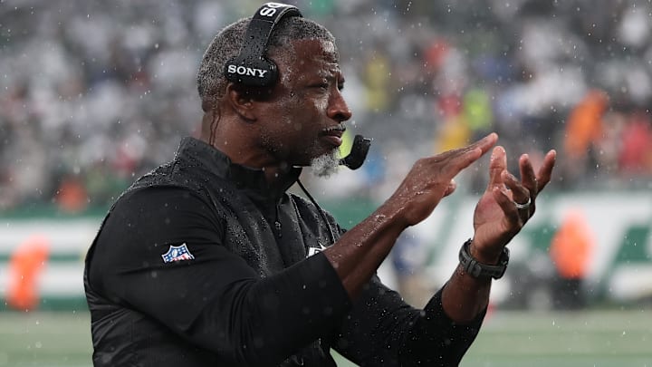 New York Jets head coach Aaron Glenn wouldn’t provide injury updates for reporters after a Garrett Wilson report. 