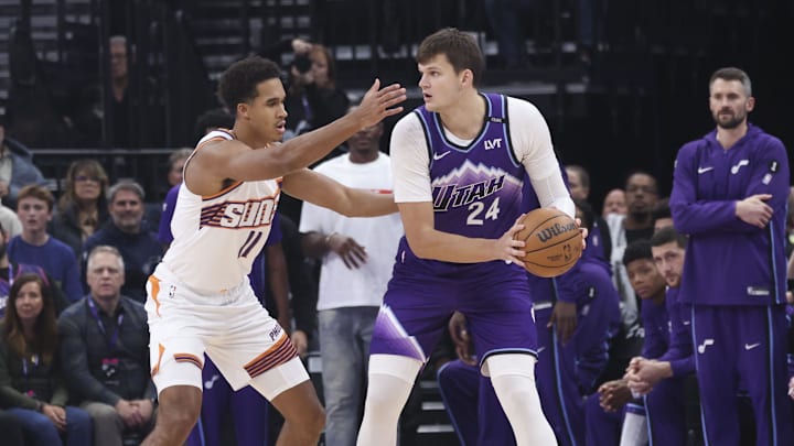 Oct 27, 2025; Salt Lake City, Utah, USA; Utah Jazz center Walker Kessler (24) looks to pass against Phoenix Suns forward Oso Ighodaro (11) during the first quarter at Delta Center. Mandatory Credit: Rob Gray-Imagn Images