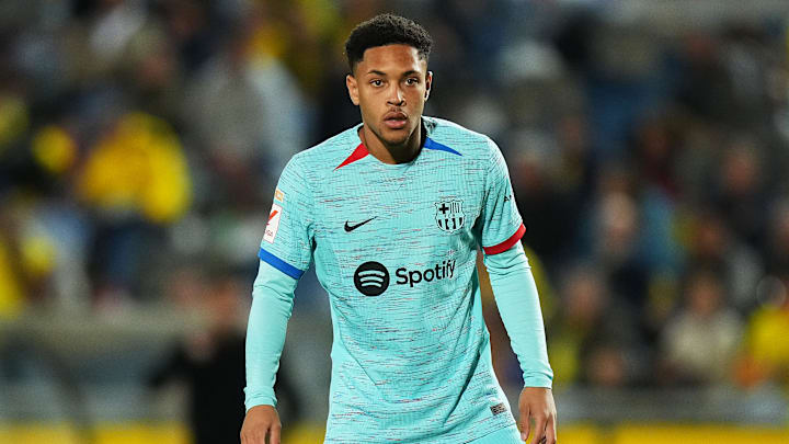 Vitor Roque recebeu minutos apenas contra Barbastro e Las Palmas