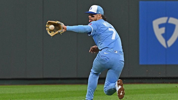Apr 26, 2025; Kansas City, Missouri, USA;  Kansas City Royals shortstop Bobby Witt Jr. (7) fields the ball in the fifth inning against the Houston Astros at Kauffman Stadium. Mandatory Credit: Peter Aiken-Imagn Images