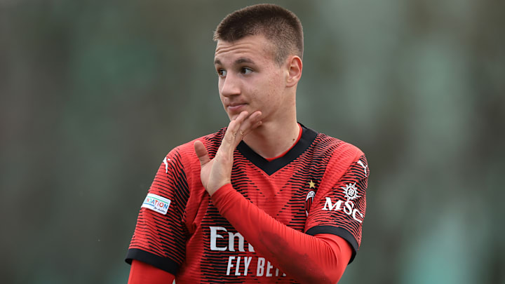 Le grand talent de l'AC Milan, Francesco Camarda, devrait disputer cette finale.