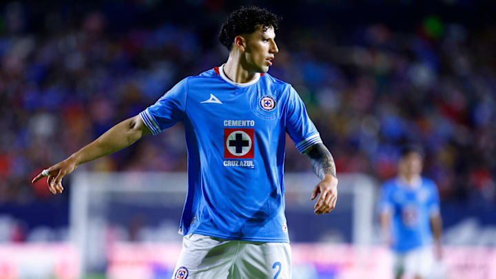 Jorge Sánchez fue titular con México en la lateral derecha y disputó los 90 minutos ante Honduras