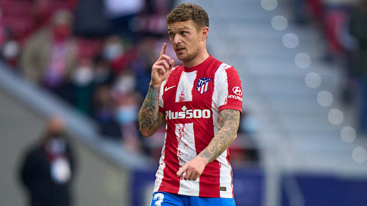 Experiente lateral-direito está próximo de acertar retorno à Premier League