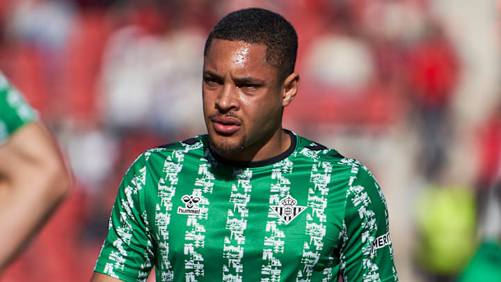 Vitor Roque está retornando ao Brasil, para atuar no Palmeiras