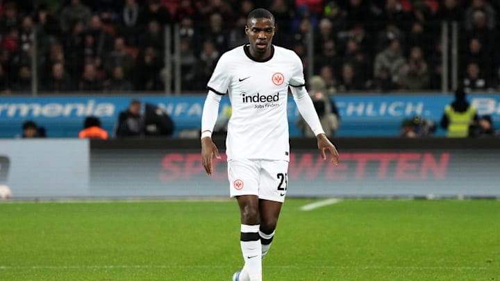 Niels Nkounkou blüht bei Eintracht Frankfurt auf Niels Nkounkou blüht bei Eintracht Frankfurt auf