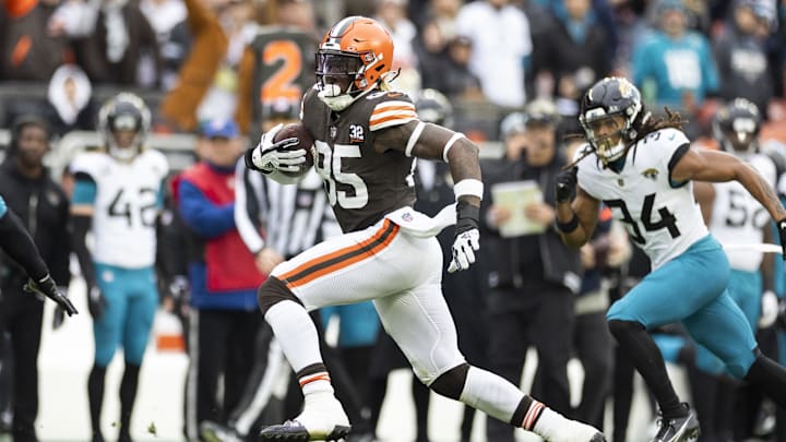 Dec 10, 2023; Cleveland, Ohio, USA; Cleveland Browns tight end David Njoku (85) runs the ball