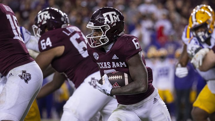 Nov 26, 2022; College Station, Texas, USA; Texas A&M Aggies running back Devon Achane (6) in