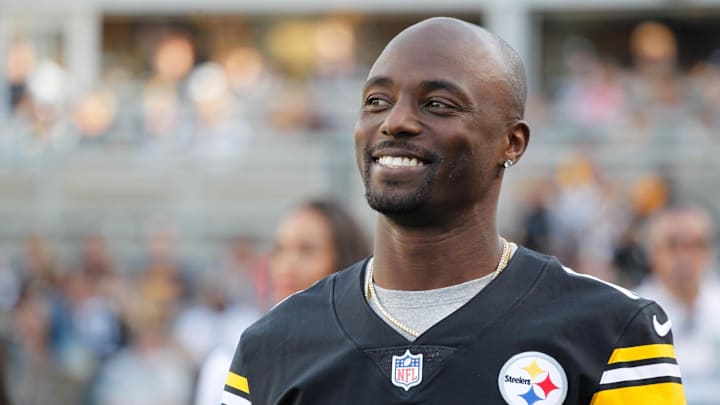 Oct 22, 2017; Pittsburgh, PA, USA;  Pittsburgh Steelers former wide receiver Santonio Holmes in attendance as the Steelers host the Cincinnati Bengals at Heinz Field. The Steelers won 29-14. Mandatory Credit: Charles LeClaire-Imagn Images