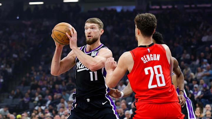 Jan 16, 2025; Sacramento, California, USA; Sacramento Kings forward Domantas Sabonis (11) controls the ball against Houston Rockets center Alperen Sengun (28) during the first quarter at Golden 1 Center. Mandatory Credit: Sergio Estrada-Imagn Images