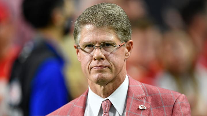 Clark Hunt es el dueño de los Kansas City Chiefs y pertenece a una familia de empresarios deportivos