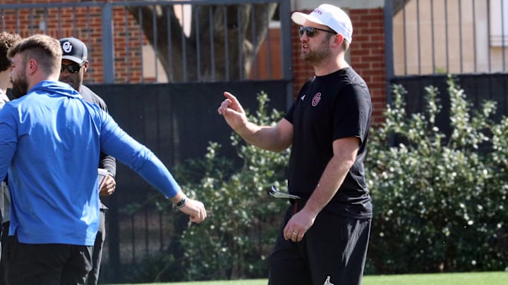 Oklahoma inside linebackers coach Nate Dreiling