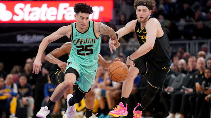 Feb 25, 2025; San Francisco, California, USA; Charlotte Hornets guard KJ Simpson (25) and Golden State Warriors guard Brandin Podziemski (2) chase a loose ball in the third quarter at the Chase Center. Mandatory Credit: Cary Edmondson-Imagn Images