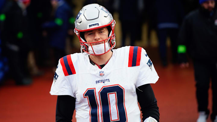 Dec 31, 2023; Orchard Park, New York, USA; New England Patriots quarterback Mac Jones (10) walks out to the field prior to the game against the Buffalo Bills at Highmark Stadium. Mandatory Credit: Gregory Fisher-Imagn Images Dec 31, 2023; Orchard Park, New York, USA; New England Patriots quarterback Mac Jones (10) walks out to the field prior to the game against the Buffalo Bills at Highmark Stadium. Mandatory Credit: Gregory Fisher-Imagn Images