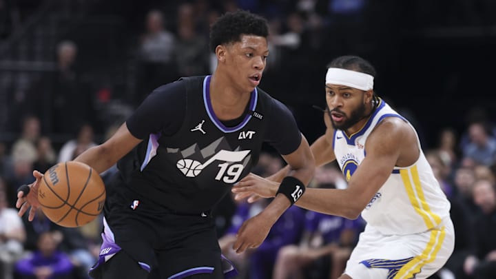 Jan 28, 2026; Salt Lake City, Utah, USA; Utah Jazz guard Ace Bailey (19) drives to the basket against Golden State Warriors guard Moses Moody (right) during the first half at Delta Center. Mandatory Credit: Rob Gray-Imagn Images