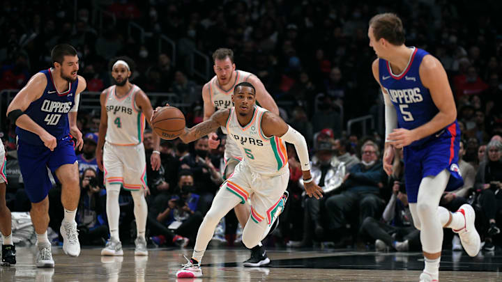 Dejounte Murray sigue brillando en Spurs