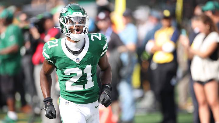 New York Jets cornerback Brandon Stephens (21) celebrates after breaking up a play in the fourth quarter against the Pittsburgh Steelers at MetLife Stadium. New York Jets cornerback Brandon Stephens (21) celebrates after breaking up a play in the fourth quarter against the Pittsburgh Steelers at MetLife Stadium.