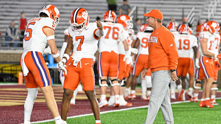 Clemson’s defense prepares for a critical matchup against Duke, aiming to contain one of the ACC’s most efficient offenses.