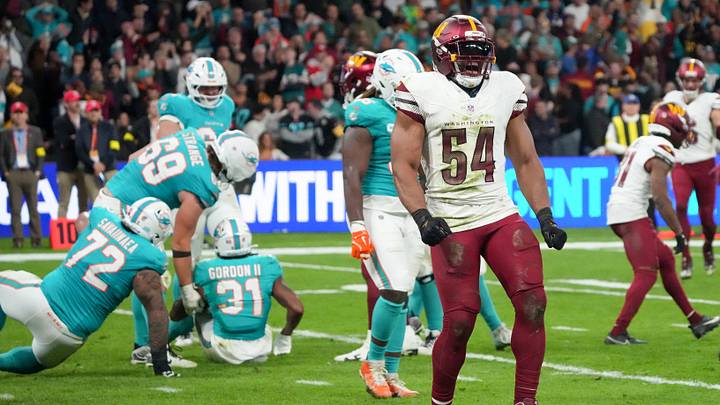 Nov 16, 2025; Madrid, Spain; Washington Commanders linebacker Bobby Wagner (54) reacts after a play against the Miami Dolphins in the fourth quarter during the 2025 NFL Madrid Game at Santiago Bernabeu Stadium. Mandatory Credit: Kirby Lee-Imagn Images Nov 16, 2025; Madrid, Spain; Washington Commanders linebacker Bobby Wagner (54) reacts after a play against the Miami Dolphins in the fourth quarter during the 2025 NFL Madrid Game at Santiago Bernabeu Stadium. Mandatory Credit: Kirby Lee-Imagn Images
