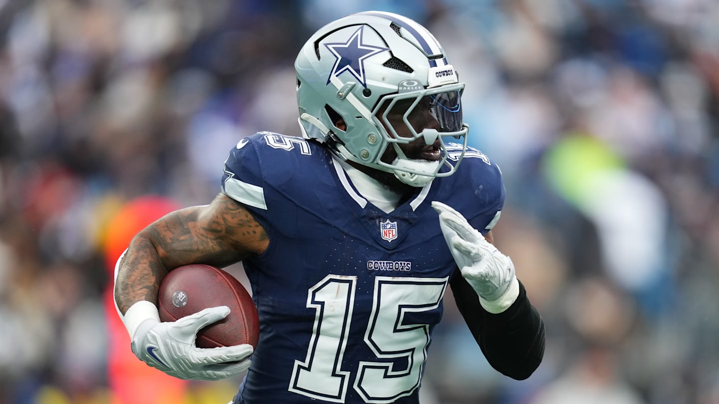 Cowboys' Rico Dowdle is blocking Ezekiel Elliott from making a little ...