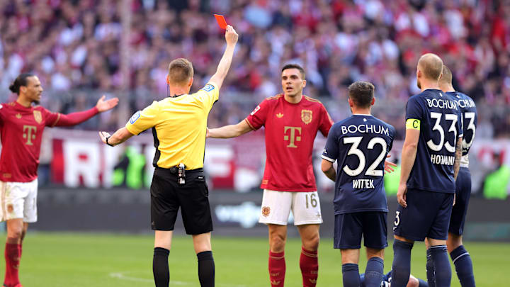 Joao Palhinha sah gegen Bochum Rot Joao Palhinha sah gegen Bochum Rot