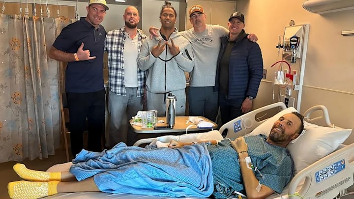 Former Husky football player Dan Milsten is joined by old teammates as he battles a serious health issue. 