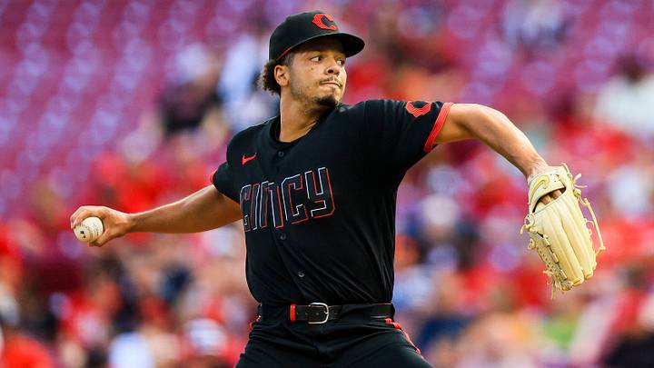 Cincinnati Reds starting pitcher Chase Burns (26) pitches Cincinnati Reds starting pitcher Chase Burns (26) pitches