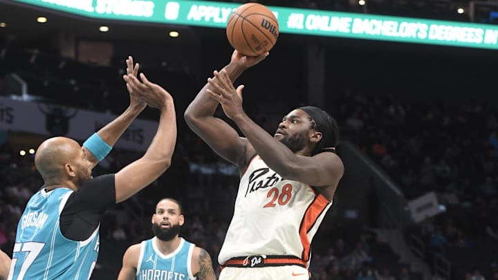 Nov 21, 2024; Charlotte, North Carolina, USA;  Detroit Pistons center Isaiah Stewart (28) shoots through the defense of Charlotte Hornets center Taj Gibson (67) during the first half at the Spectrum Center. Mandatory Credit: Sam Sharpe-Imagn Images