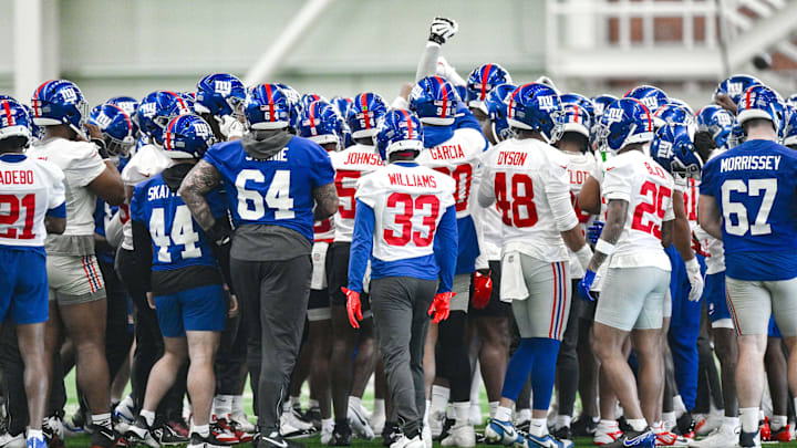 New York Giants huddle New York Giants huddle