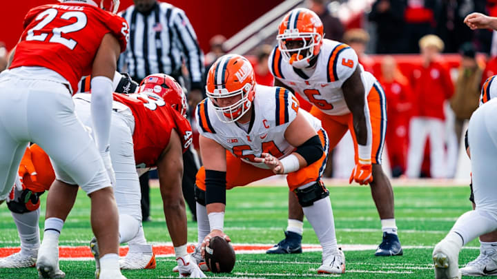 Illinois Josh Kreutz (64) and running back Josh McCray (6) line up for a play against Rutgers during last week's 38-31 Illini win in Piscataway, New Jersey.