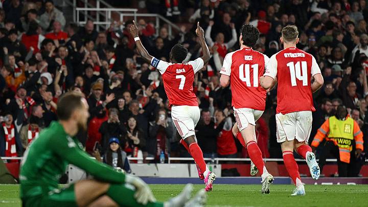 Bukayo Saka (7) consiguió el gol con el que el Arsenal se metió a la Final de la Champions League.