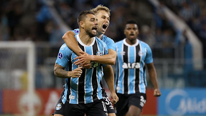 Grêmio está vivo na luta pelo título inédito Grêmio está vivo na luta pelo título inédito