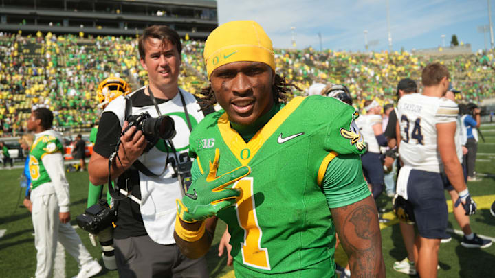 Oregon Ducks receiver Dakorien Moore against Montana State