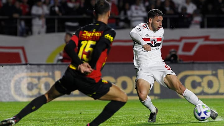 Calleri foi preservado no último jogo-treino antes da estreia, mas deve jogar